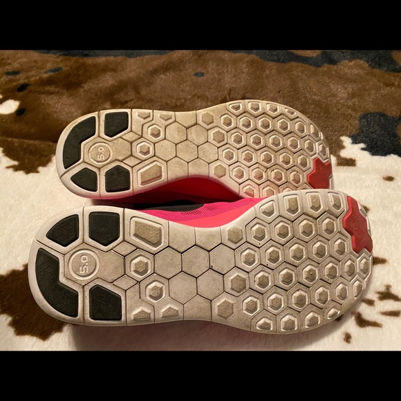 Brand new Nike shoes - Picture 3 of 4